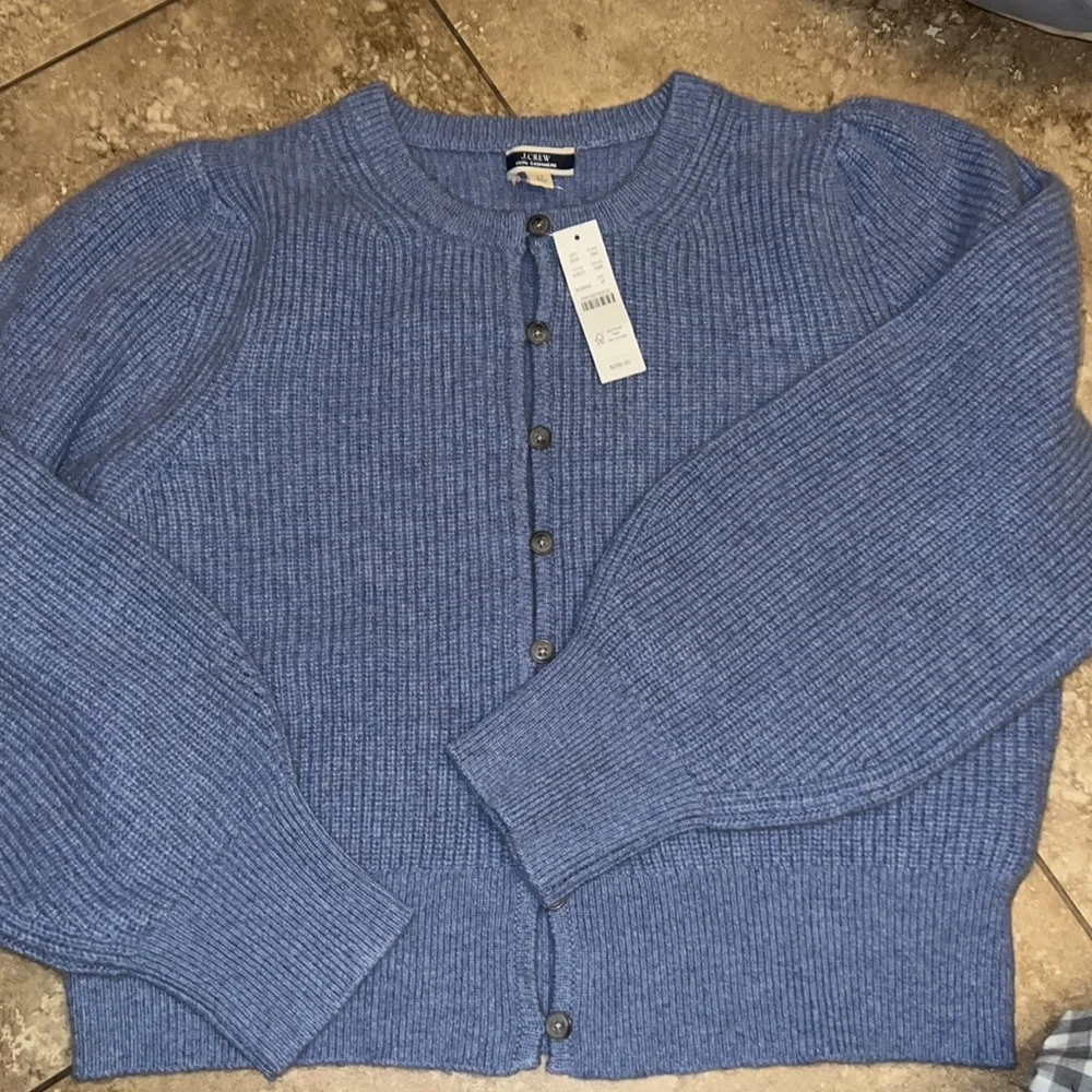NWT J.Crew Cashmere puff-sleeve cardigan sweater
Item BJ577 - Picture 5 of 5